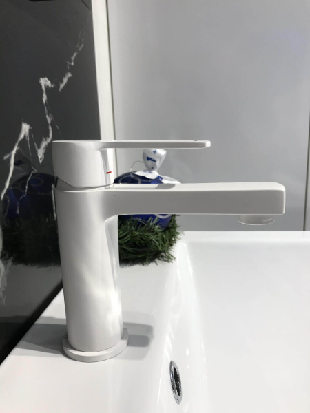 Смеситель для раковины Paffoni Ringo RIN071BO белый матовый