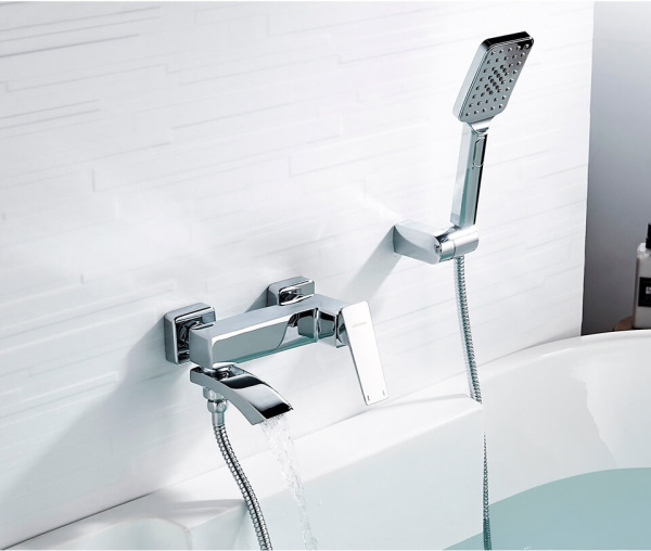Смеситель для ванны с душем Accoona H124 A63124 хром